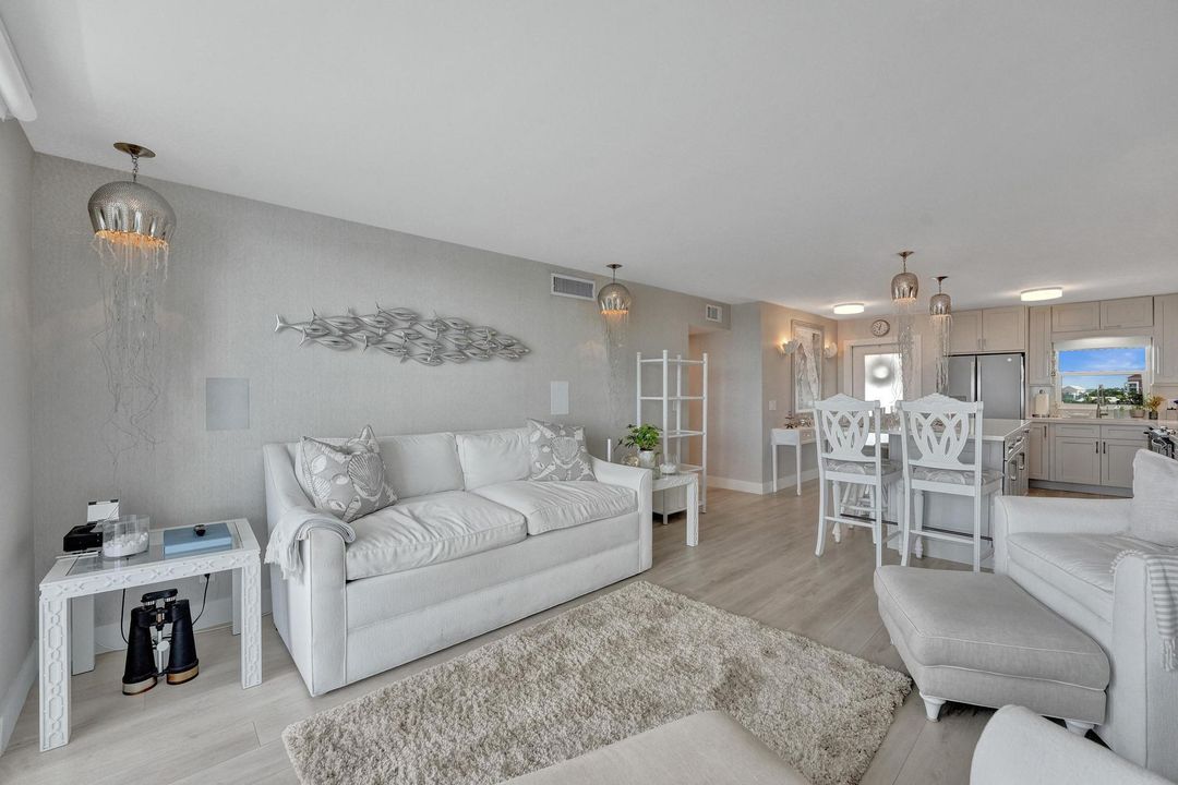 Под контрактом: $525,000 (2 спален, 2 ванн, 950 Квадратных фут)