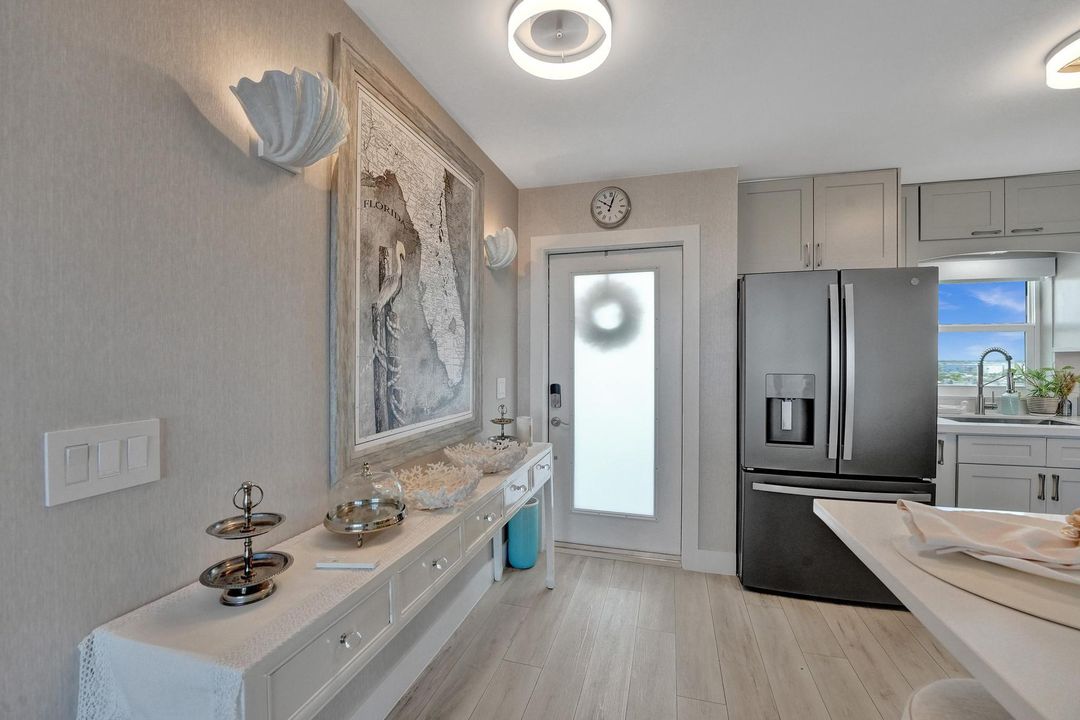 Под контрактом: $525,000 (2 спален, 2 ванн, 950 Квадратных фут)