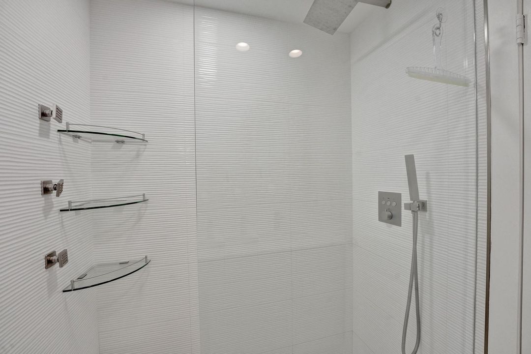 Под контрактом: $525,000 (2 спален, 2 ванн, 950 Квадратных фут)