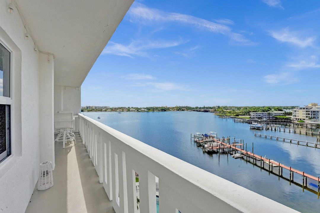 Под контрактом: $525,000 (2 спален, 2 ванн, 950 Квадратных фут)