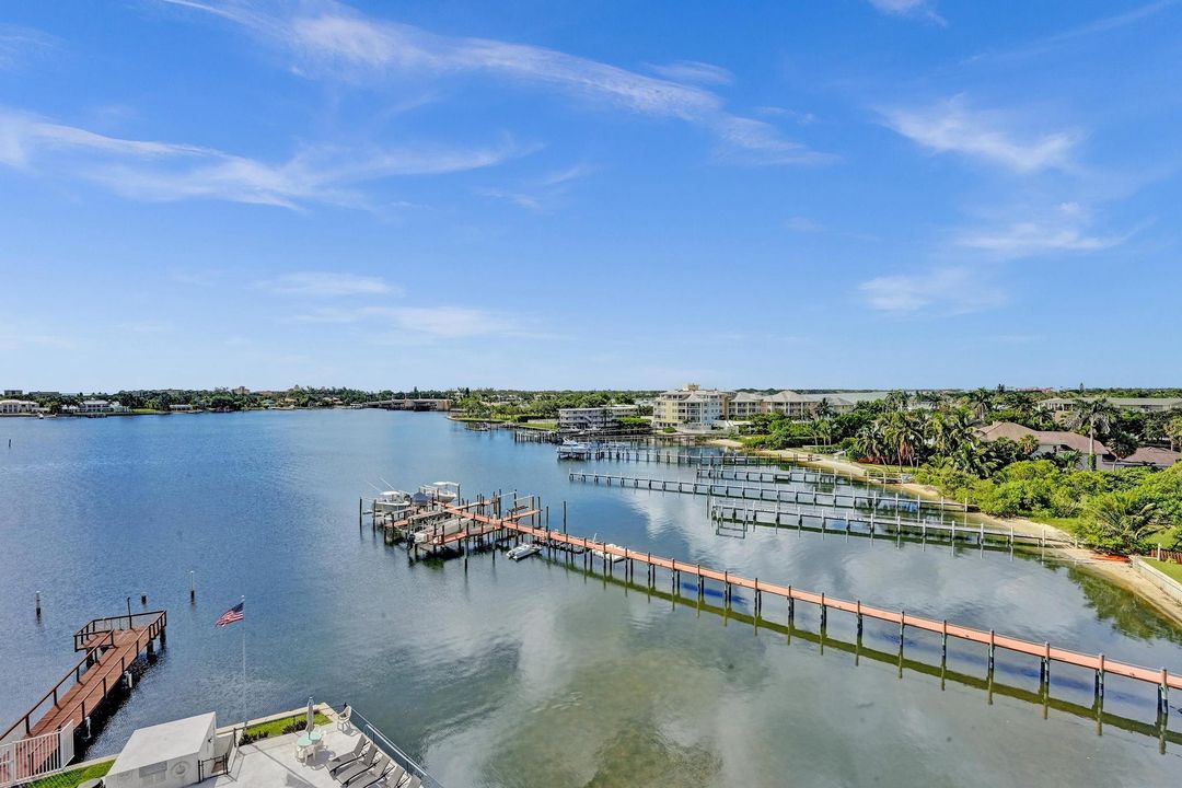 Под контрактом: $525,000 (2 спален, 2 ванн, 950 Квадратных фут)