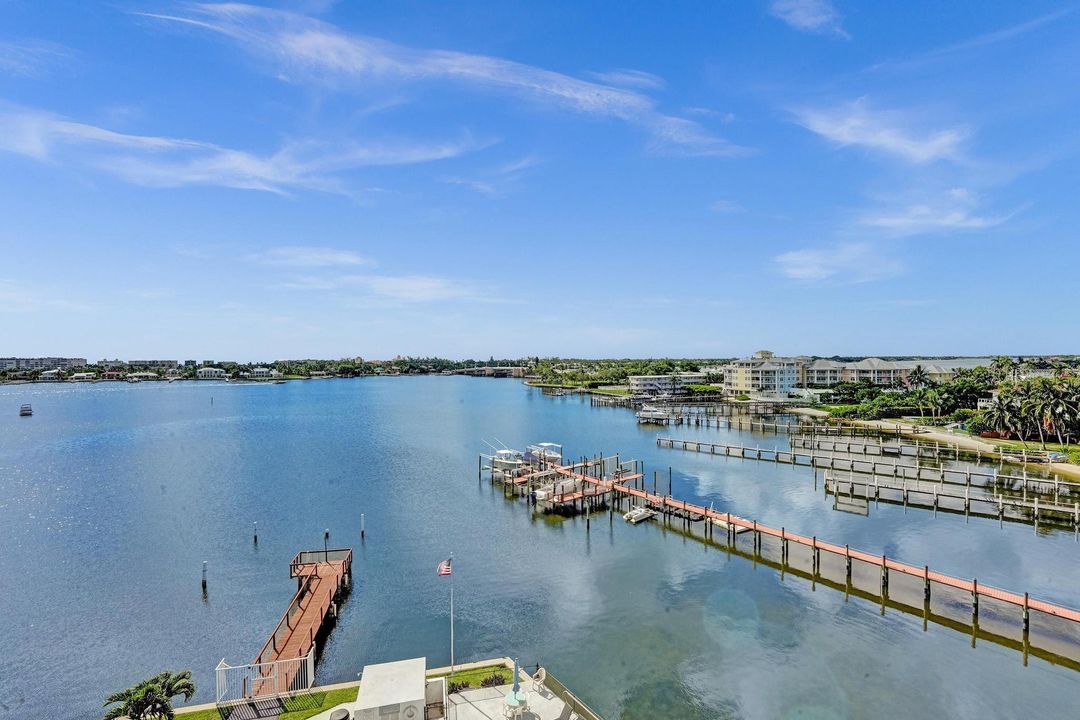 Под контрактом: $525,000 (2 спален, 2 ванн, 950 Квадратных фут)