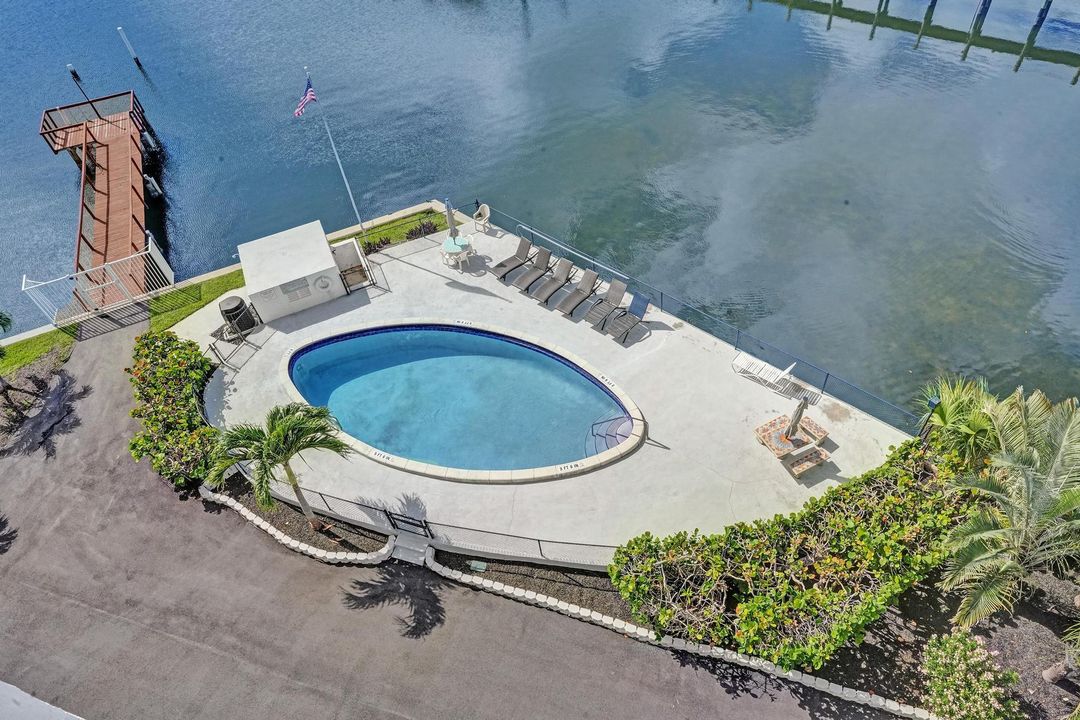 Под контрактом: $525,000 (2 спален, 2 ванн, 950 Квадратных фут)