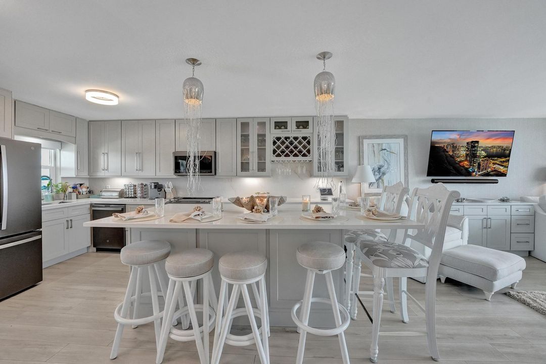 Под контрактом: $525,000 (2 спален, 2 ванн, 950 Квадратных фут)