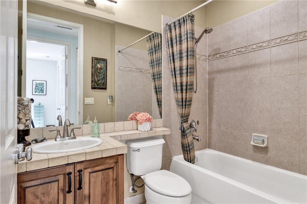 На продажу: $885,000 (6 спален, 4 ванн, 3498 Квадратных фут)