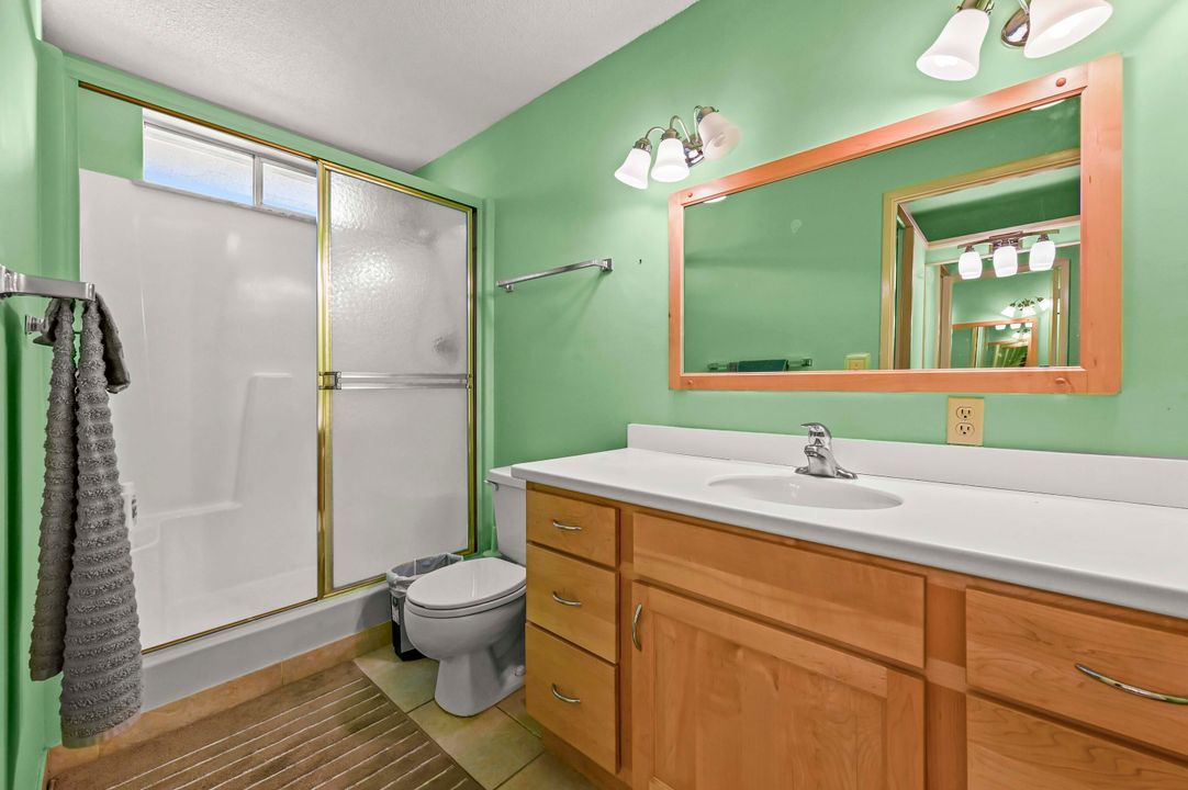 На продажу: $114,900 (2 спален, 2 ванн, 1272 Квадратных фут)