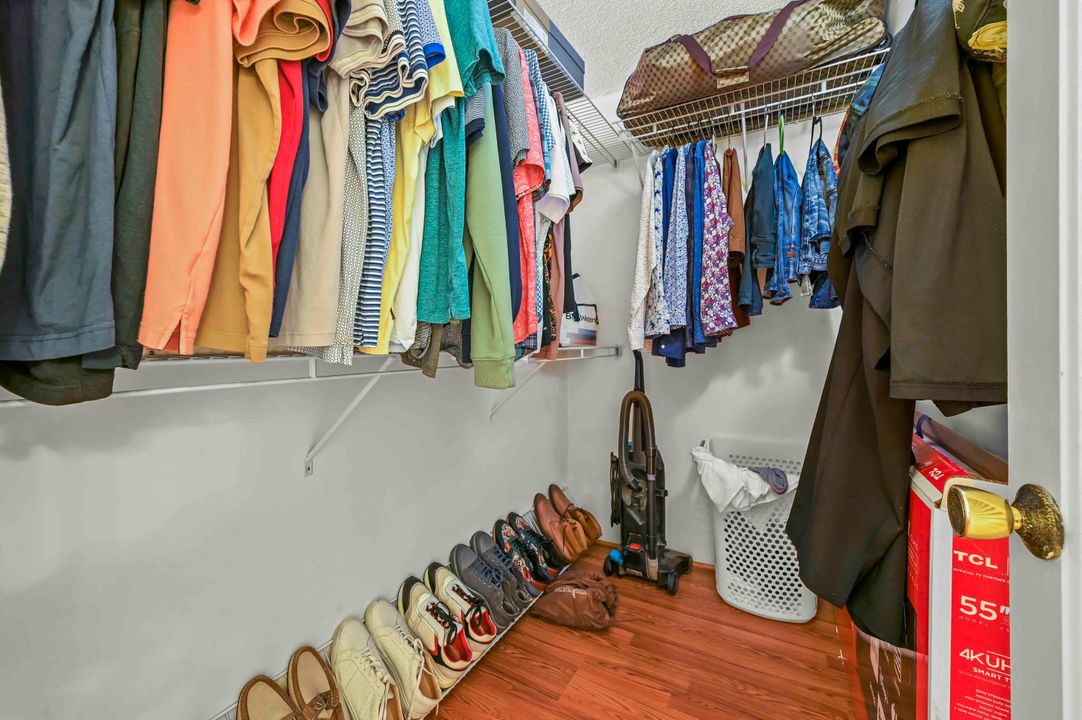 На продажу: $114,900 (2 спален, 2 ванн, 1272 Квадратных фут)