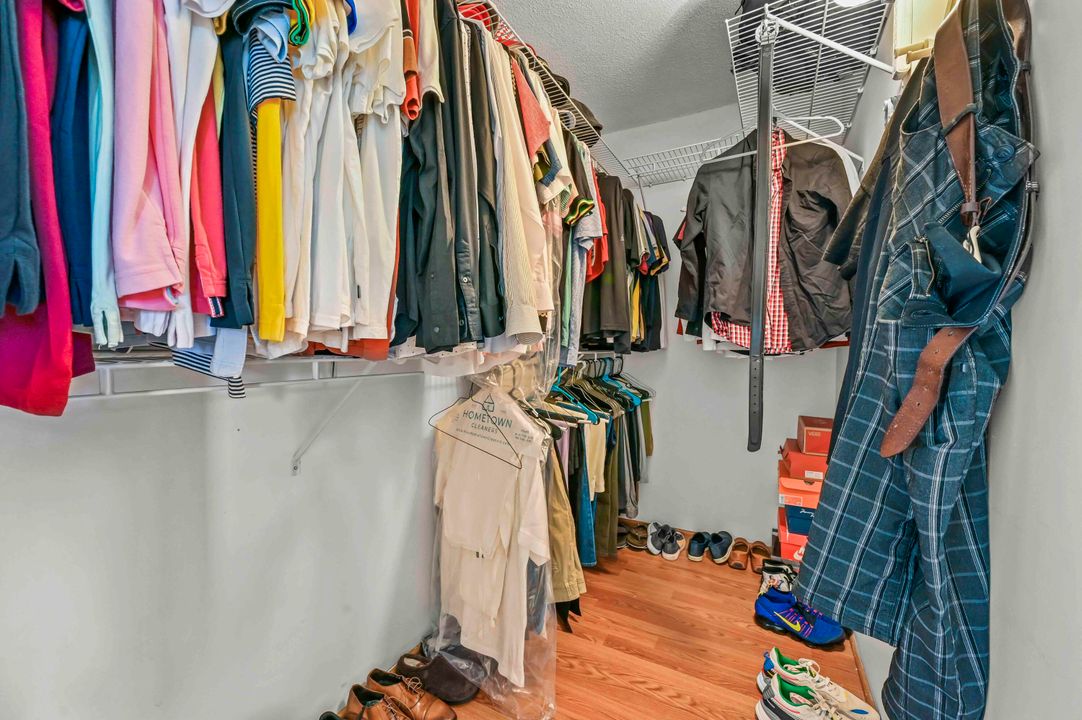 На продажу: $114,900 (2 спален, 2 ванн, 1272 Квадратных фут)