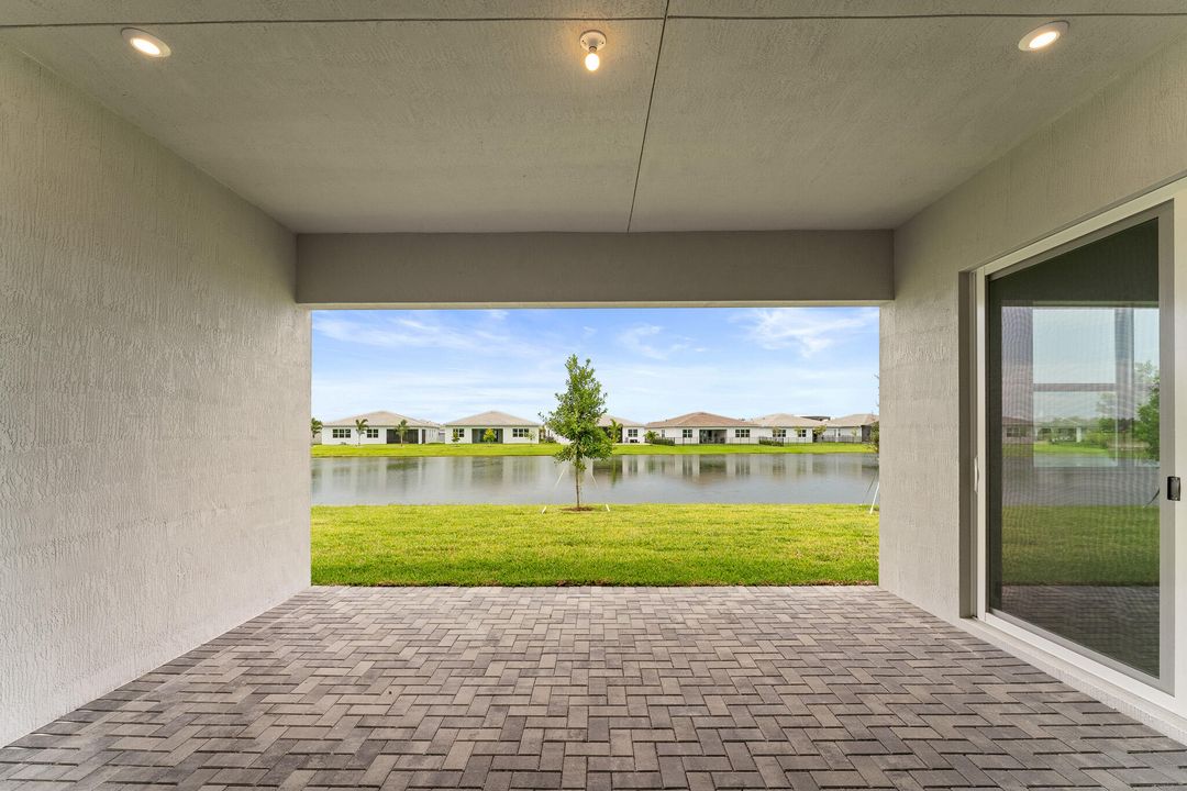 Active With Contract: $639,900 (3 beds, 2 baths, 2838 Square Feet)