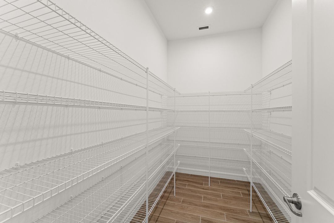 Active With Contract: $639,900 (3 beds, 2 baths, 2838 Square Feet)