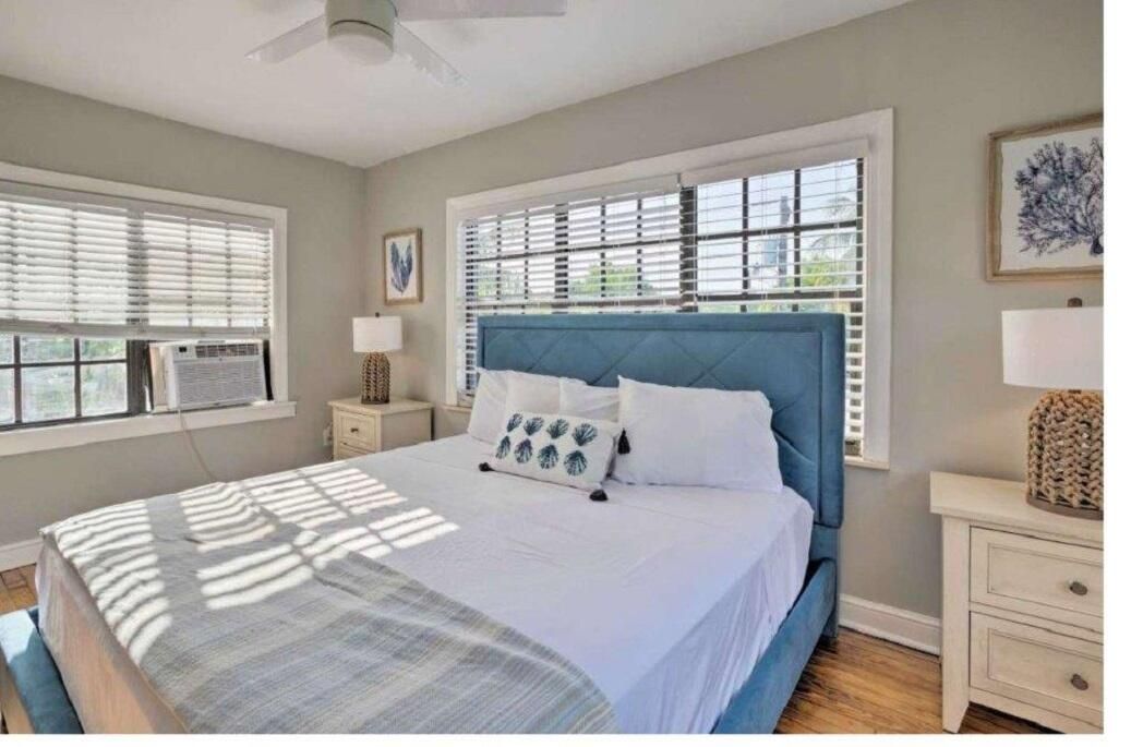 For Sale: $1,499,000 (3 beds, 2 baths, 4104 Square Feet)