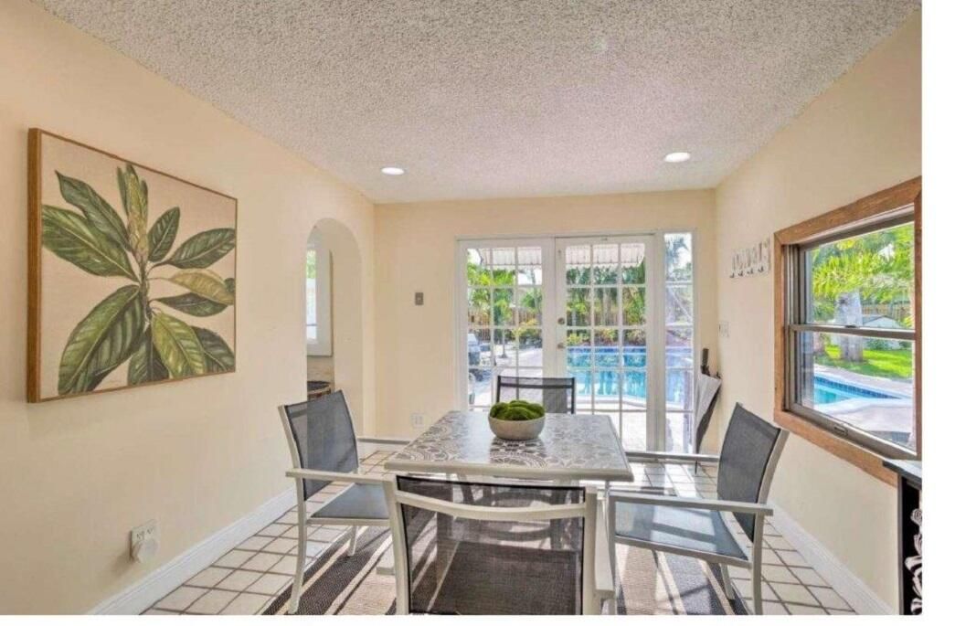 For Sale: $1,499,000 (3 beds, 2 baths, 4104 Square Feet)