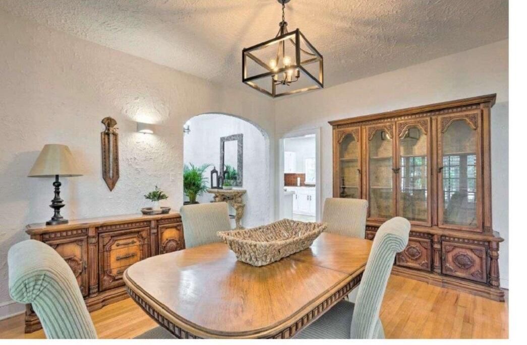 For Sale: $1,499,000 (3 beds, 2 baths, 4104 Square Feet)