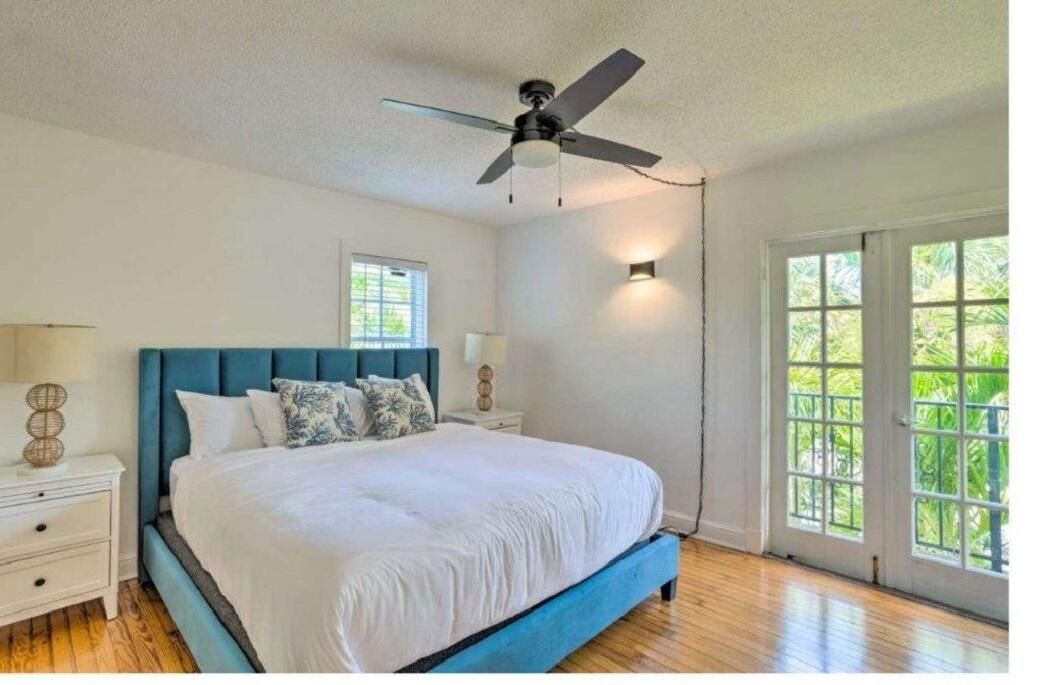 For Sale: $1,499,000 (3 beds, 2 baths, 4104 Square Feet)