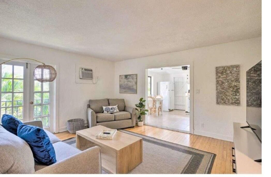 For Sale: $1,499,000 (3 beds, 2 baths, 4104 Square Feet)