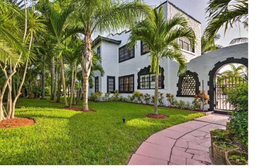 For Sale: $1,499,000 (3 beds, 2 baths, 4104 Square Feet)