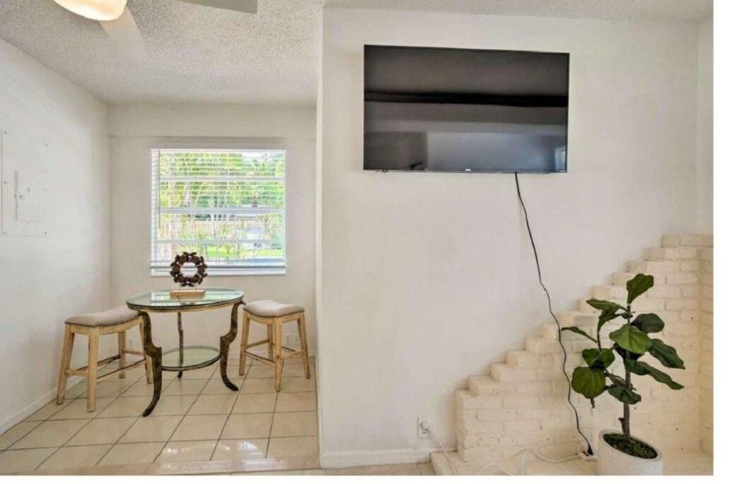 For Sale: $1,499,000 (3 beds, 2 baths, 4104 Square Feet)