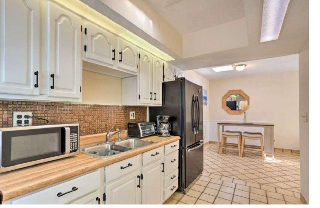 For Sale: $1,499,000 (3 beds, 2 baths, 4104 Square Feet)