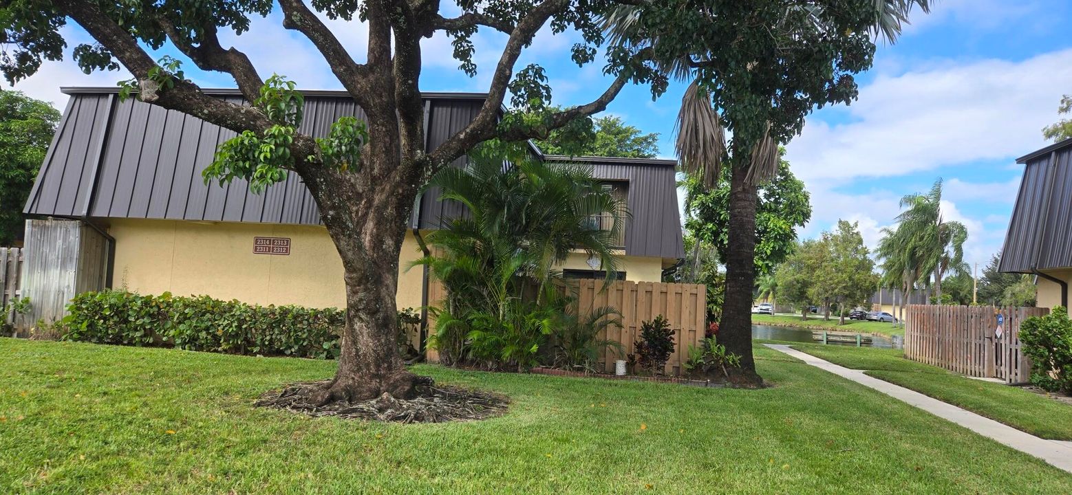 待售: $275,000 (2 贝兹, 2 浴室, 1328 平方英尺)