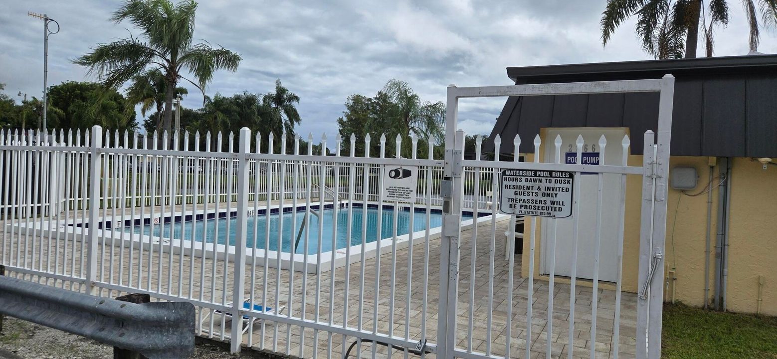 待售: $275,000 (2 贝兹, 2 浴室, 1328 平方英尺)