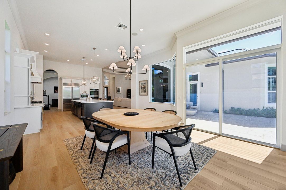 合同活跃: $2,795,000 (4 贝兹, 5 浴室, 3765 平方英尺)