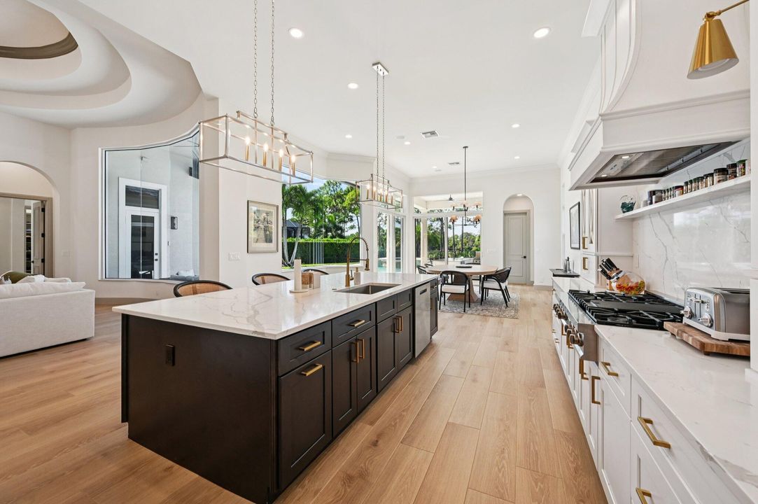 合同活跃: $2,795,000 (4 贝兹, 5 浴室, 3765 平方英尺)