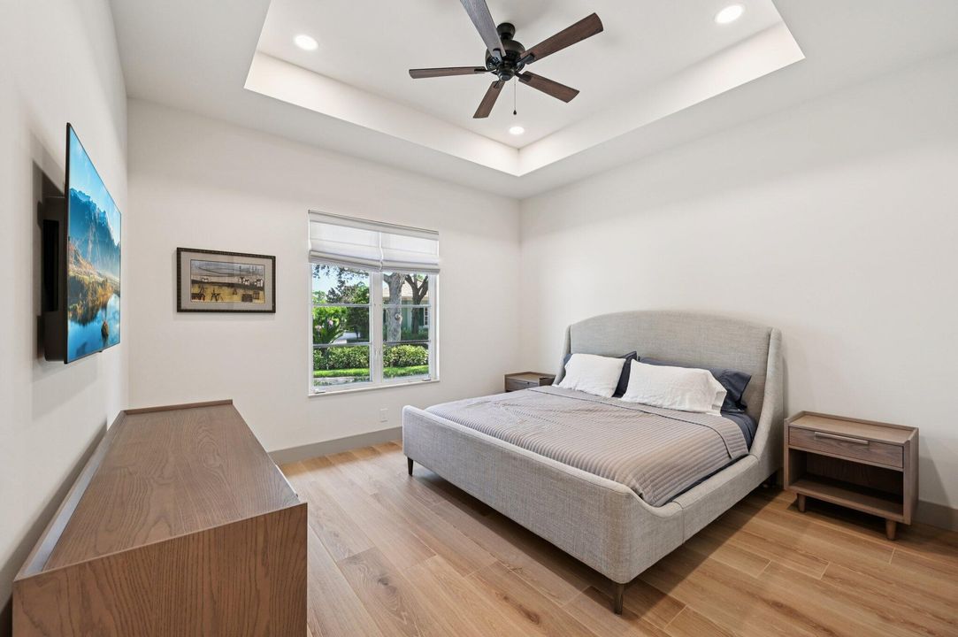 合同活跃: $2,795,000 (4 贝兹, 5 浴室, 3765 平方英尺)