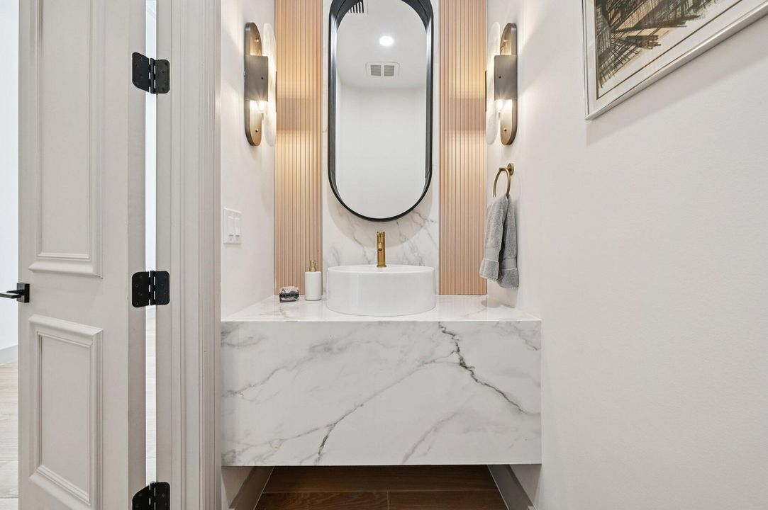 合同活跃: $2,795,000 (4 贝兹, 5 浴室, 3765 平方英尺)