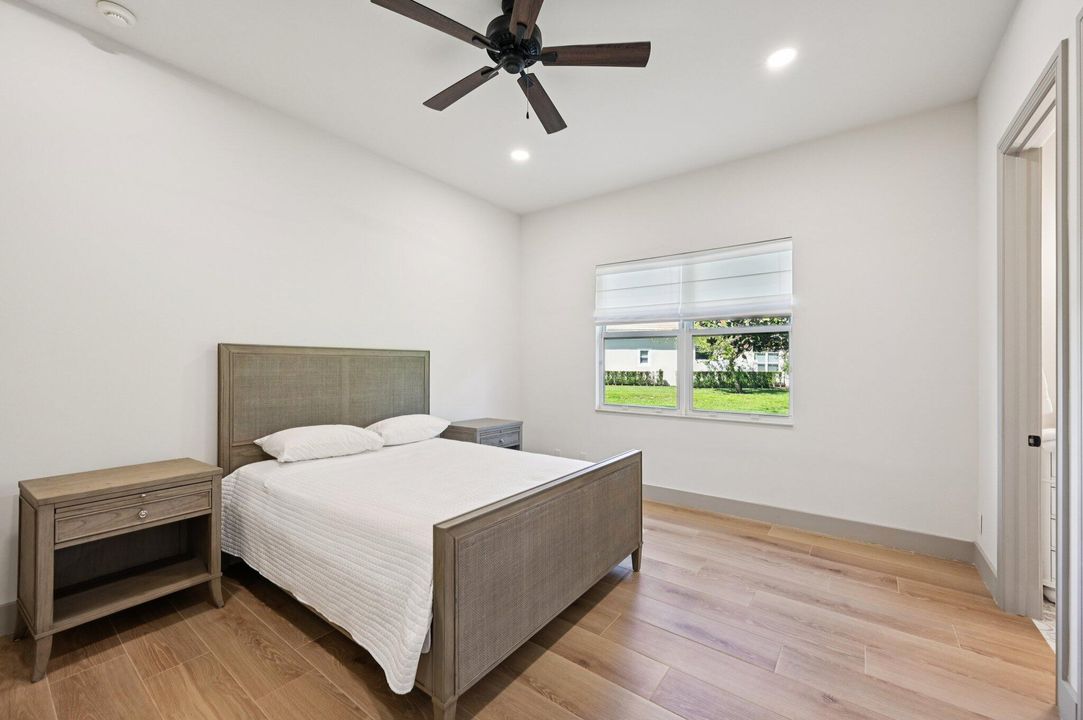 合同活跃: $2,795,000 (4 贝兹, 5 浴室, 3765 平方英尺)