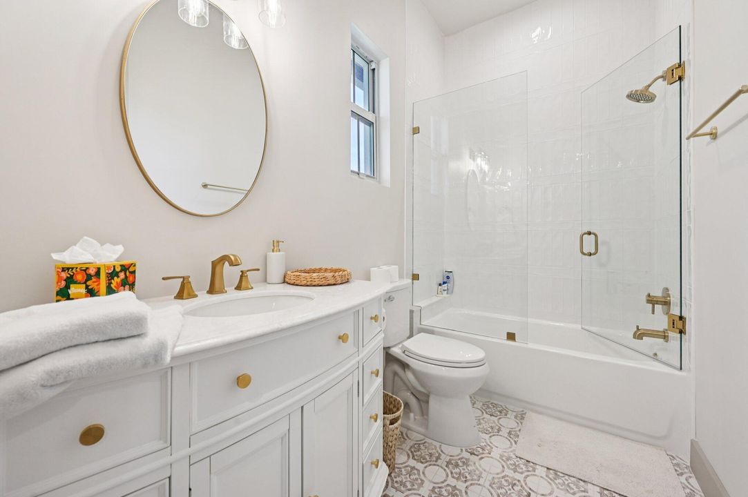 合同活跃: $2,795,000 (4 贝兹, 5 浴室, 3765 平方英尺)