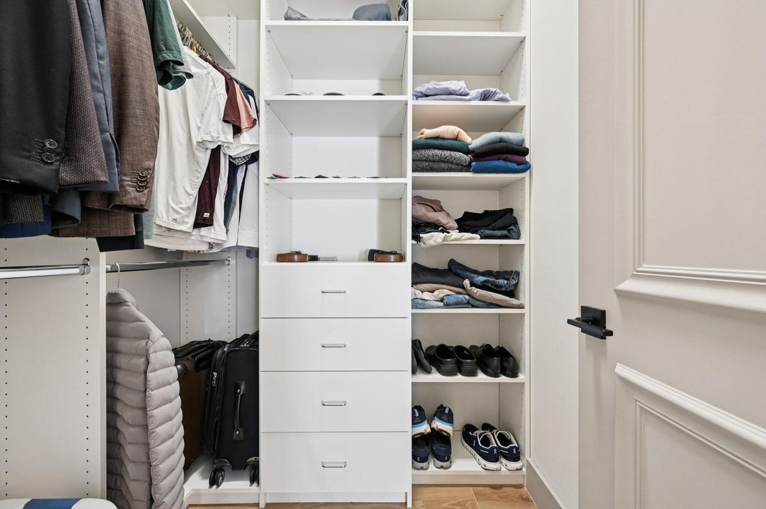 合同活跃: $2,795,000 (4 贝兹, 5 浴室, 3765 平方英尺)