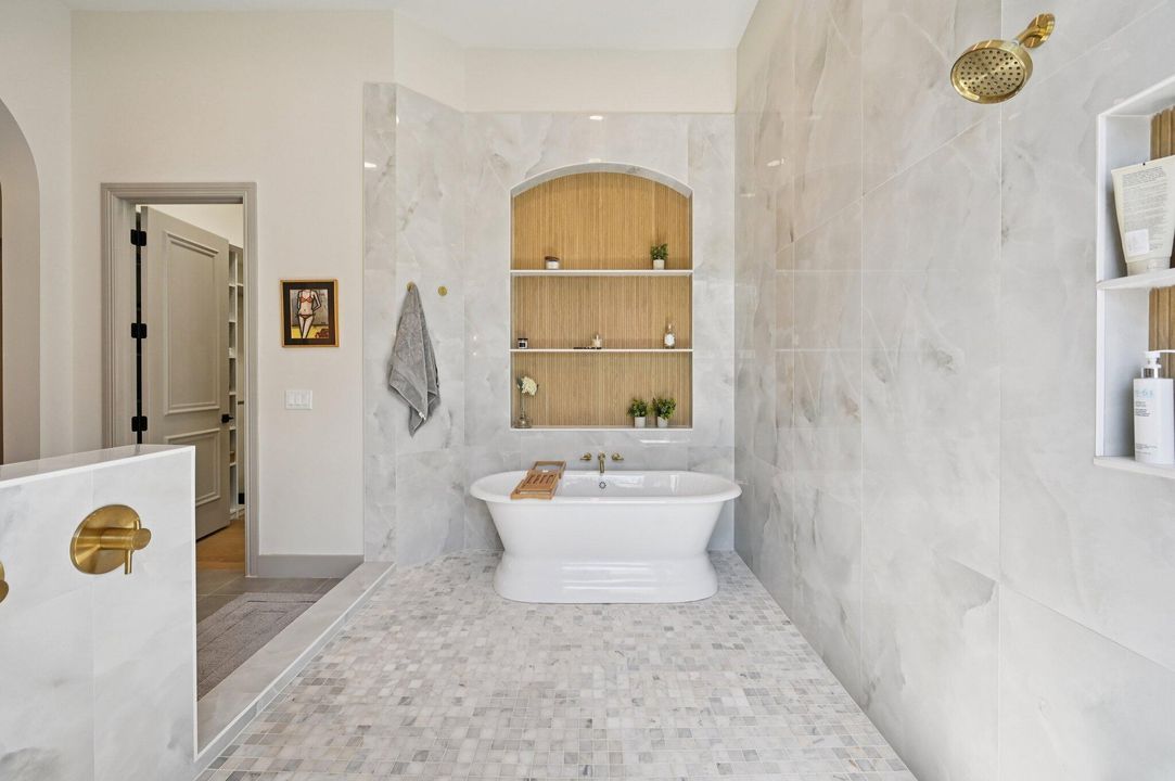 合同活跃: $2,795,000 (4 贝兹, 5 浴室, 3765 平方英尺)