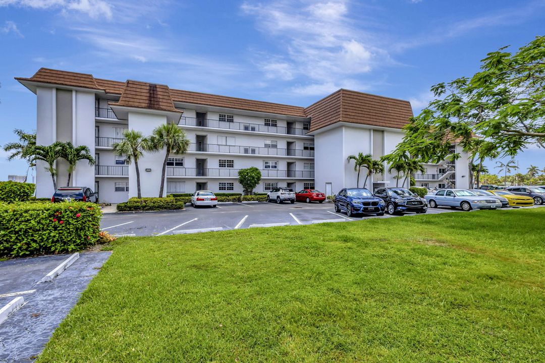 Active With Contract: $220,000 (1 beds, 1 baths, 674 Square Feet)