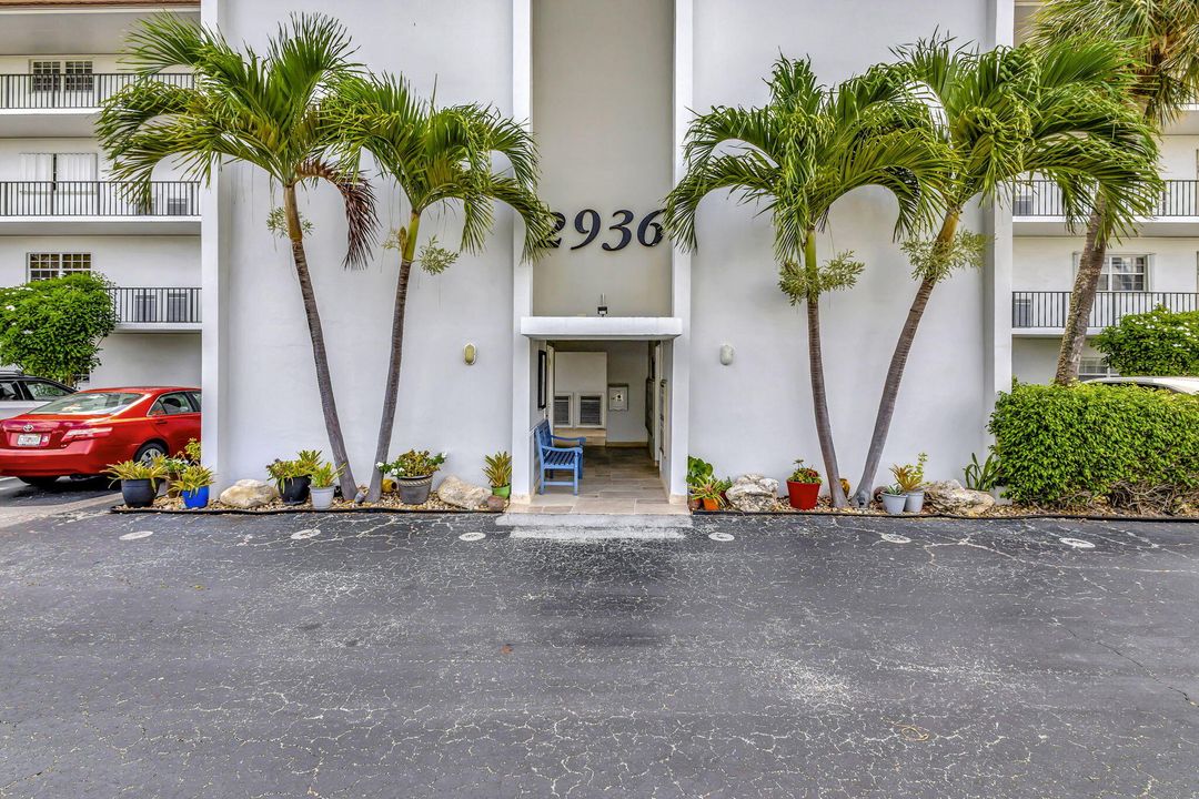 Active With Contract: $220,000 (1 beds, 1 baths, 674 Square Feet)