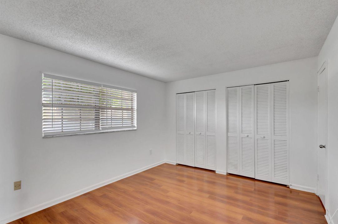 Active With Contract: $220,000 (1 beds, 1 baths, 674 Square Feet)