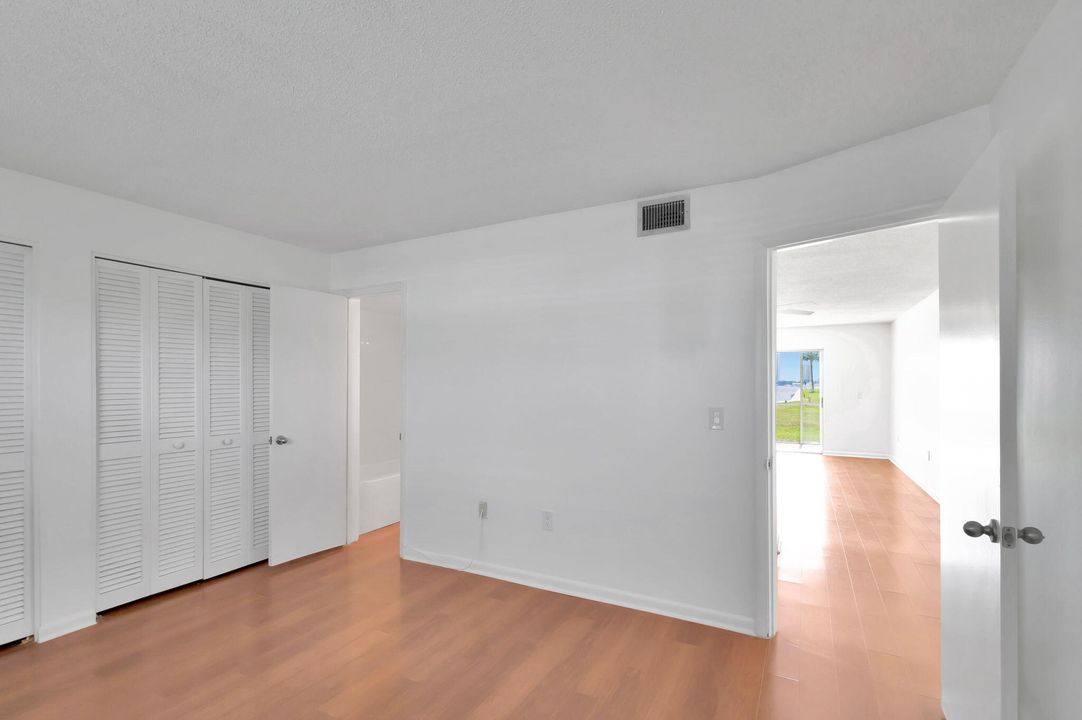 Active With Contract: $220,000 (1 beds, 1 baths, 674 Square Feet)