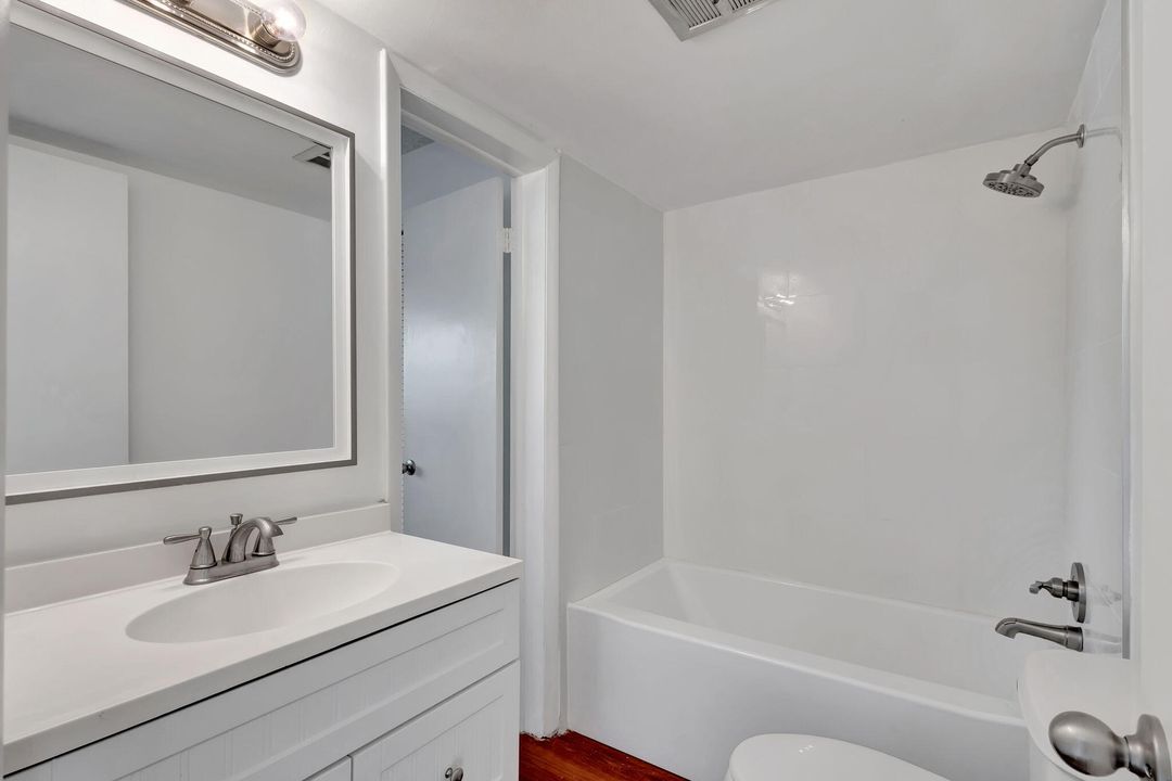 Active With Contract: $220,000 (1 beds, 1 baths, 674 Square Feet)