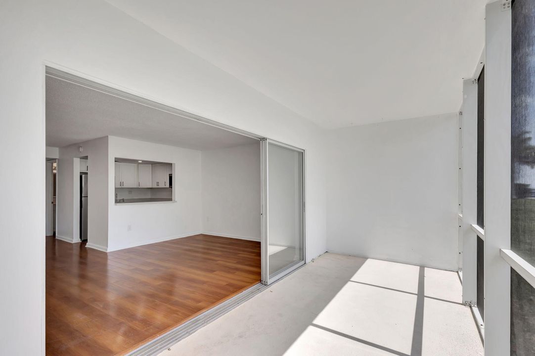 Active With Contract: $220,000 (1 beds, 1 baths, 674 Square Feet)