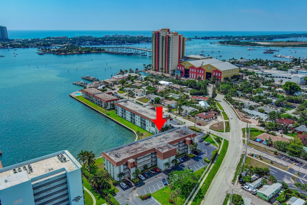 Active With Contract: $220,000 (1 beds, 1 baths, 674 Square Feet)