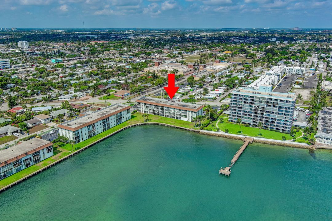 Active With Contract: $220,000 (1 beds, 1 baths, 674 Square Feet)