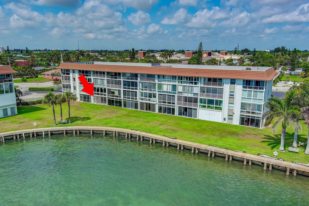 Active With Contract: $220,000 (1 beds, 1 baths, 674 Square Feet)