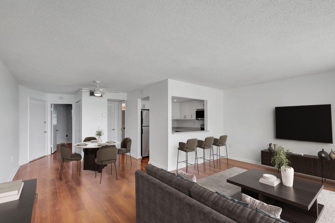 Active With Contract: $220,000 (1 beds, 1 baths, 674 Square Feet)