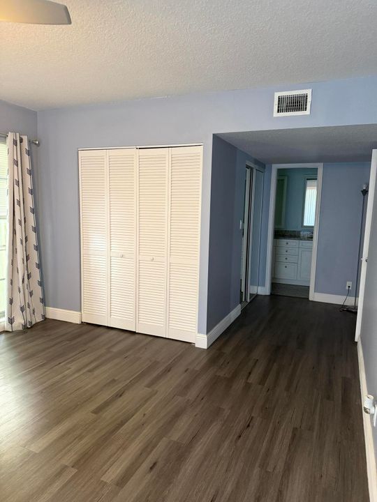 For Rent: $2,000 (2 beds, 2 baths, 1080 Square Feet)
