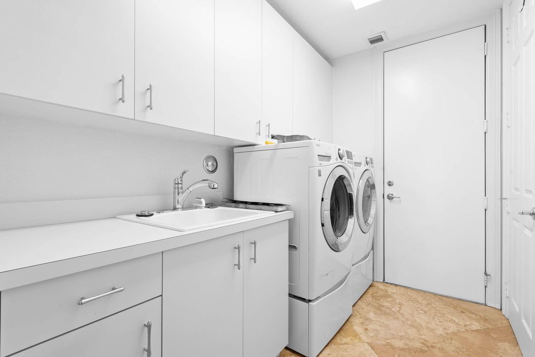 待售: $1,200,000 (6 贝兹, 4 浴室, 4091 平方英尺)