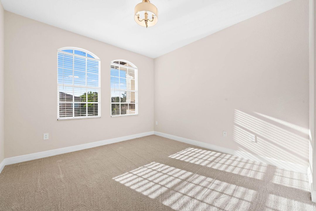 待售: $1,200,000 (6 贝兹, 4 浴室, 4091 平方英尺)