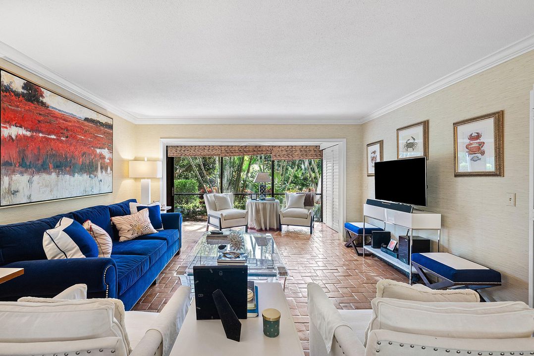 Active With Contract: $275,000 (2 beds, 2 baths, 1479 Square Feet)