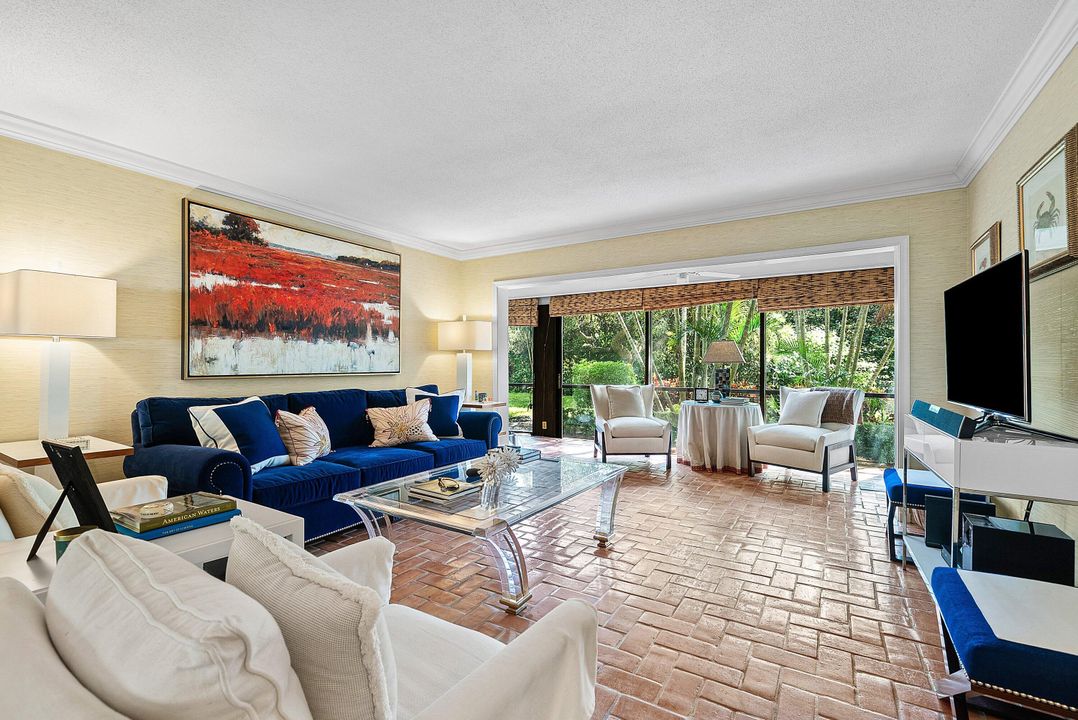 Active With Contract: $275,000 (2 beds, 2 baths, 1479 Square Feet)