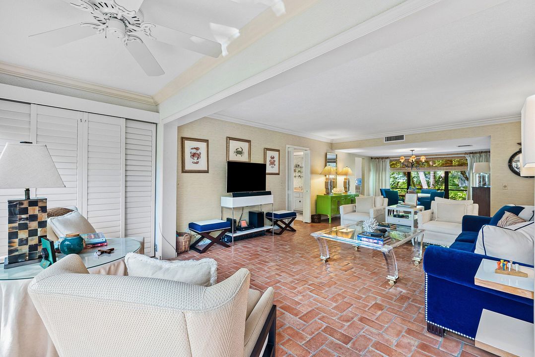 Active With Contract: $275,000 (2 beds, 2 baths, 1479 Square Feet)