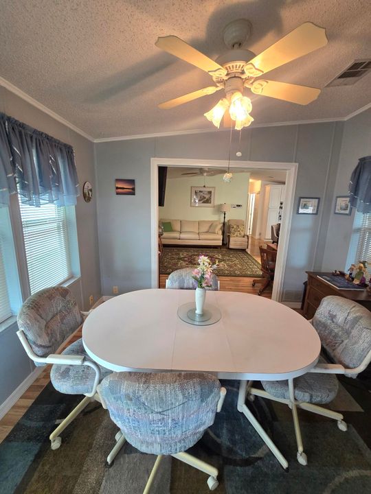 待售: $198,000 (2 贝兹, 2 浴室, 1018 平方英尺)