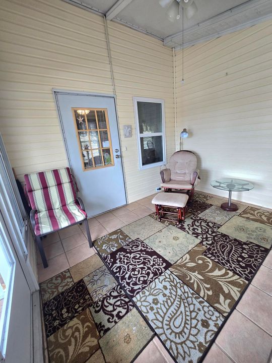 待售: $198,000 (2 贝兹, 2 浴室, 1018 平方英尺)